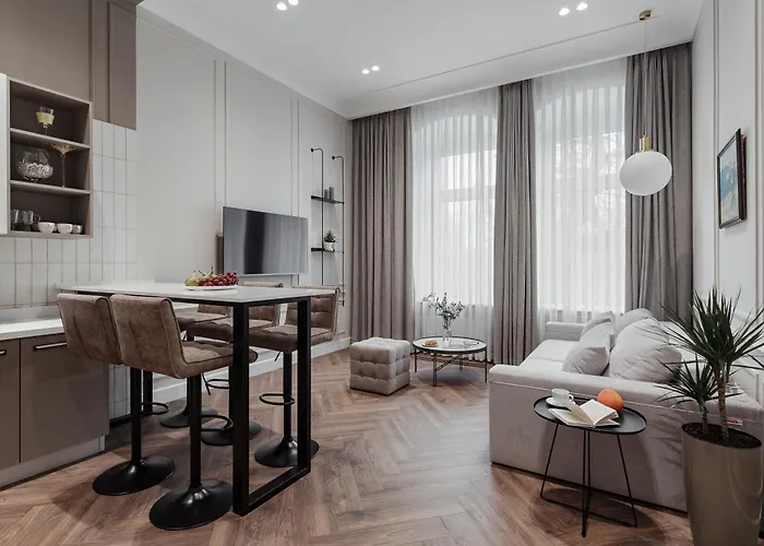 New! Luxury Apartment In The Center Of Odessa Overlooking Deribasovskaya Str. Low Price!