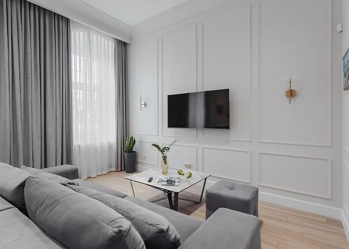 New! Luxury Apartment In The Center Of Odessa Overlooking Deribasovskaya Str. Low Price!