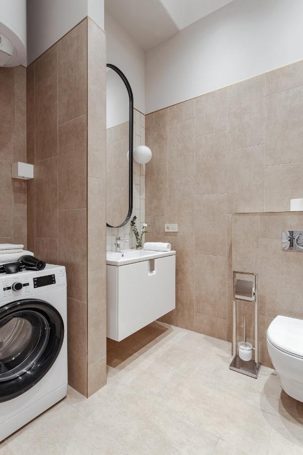 Apartment New! Luxury In The Center Of Overlooking Deribasovskaya Str. Price! Odessa