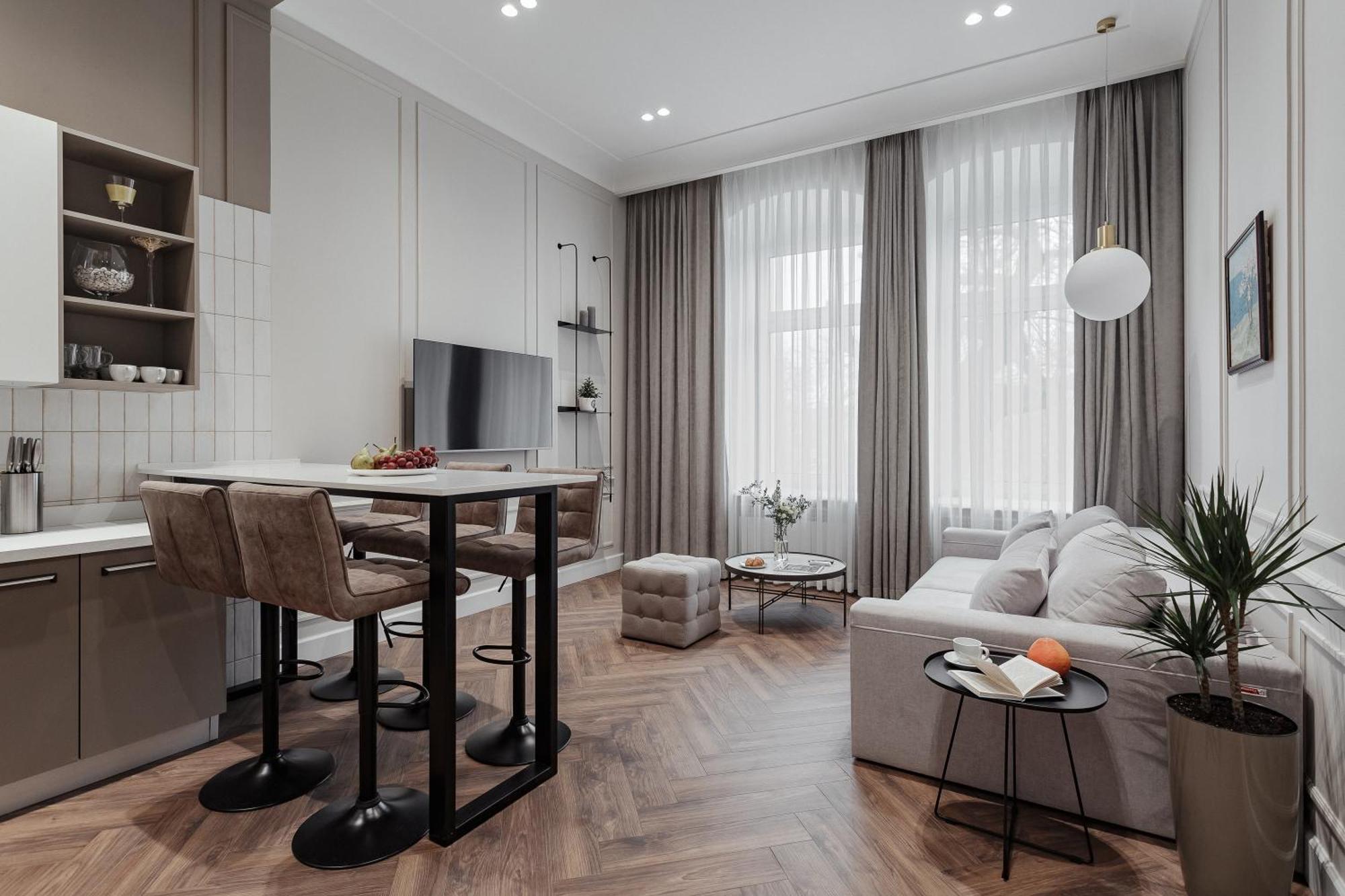 New! Luxury In The Center Of Overlooking Deribasovskaya Str. Price!