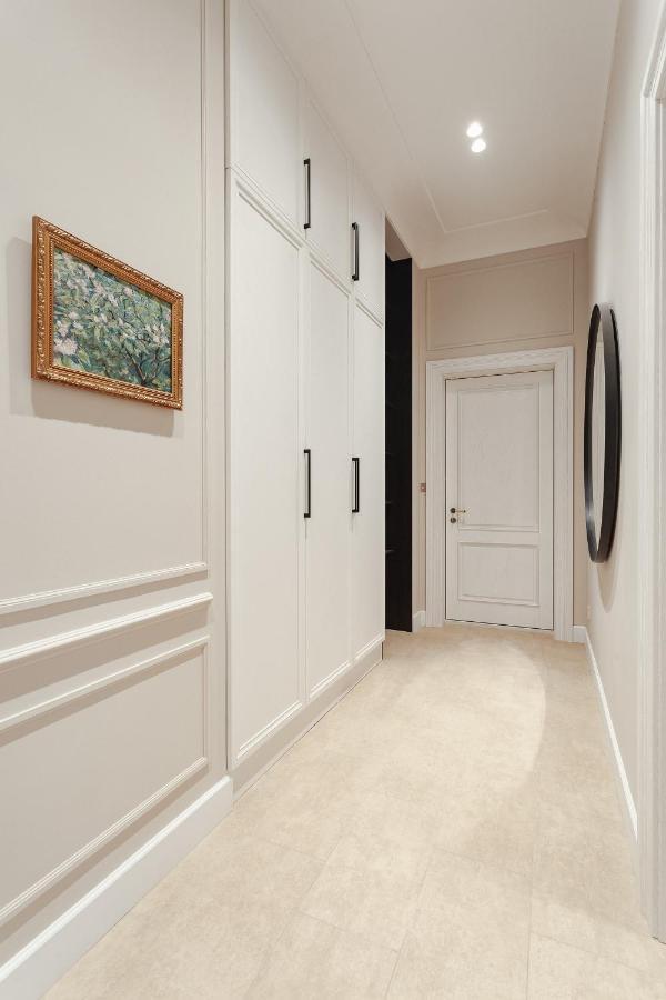 New! Luxury In The Center Of Overlooking Deribasovskaya Str. Price! Odesa