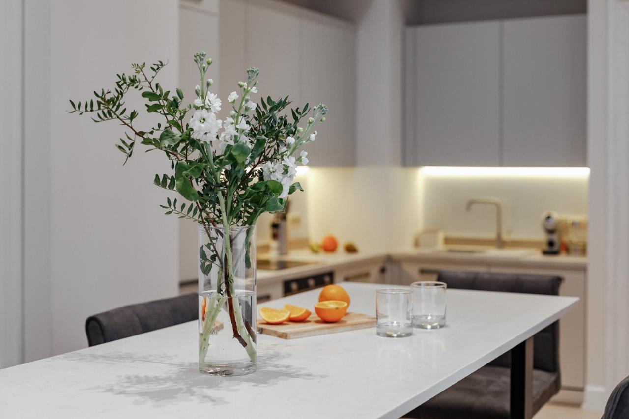 New! Luxury In The Center Of Overlooking Deribasovskaya Str. Price!