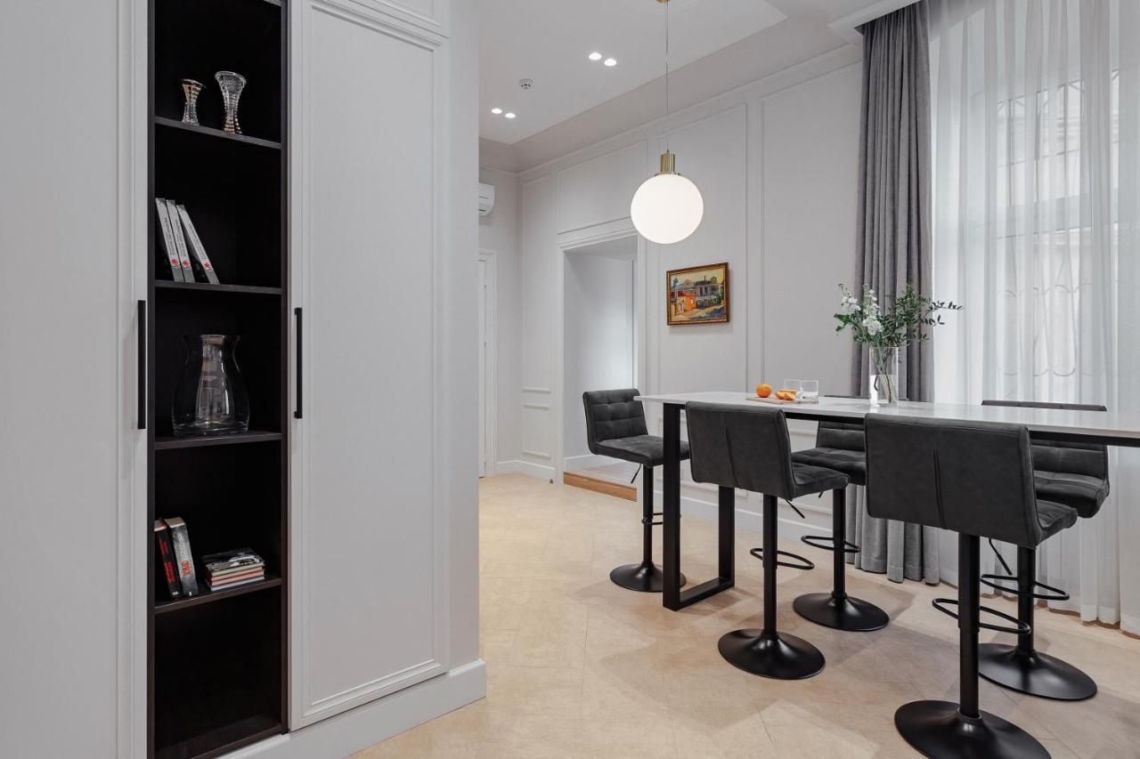 New! Luxury In The Center Of Overlooking Deribasovskaya Str. Price! *