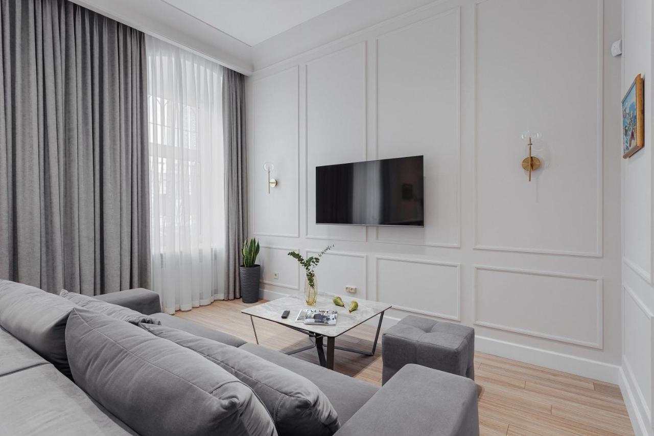 New! Luxury In The Center Of Overlooking Deribasovskaya Str. Price! Apartment