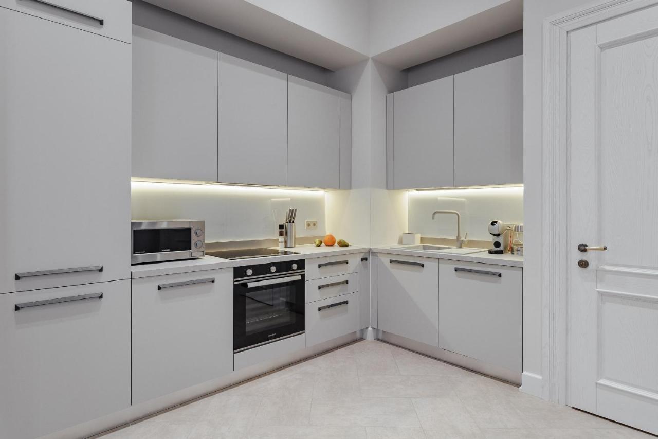 Apartment New! Luxury In The Center Of Overlooking Deribasovskaya Str. Price! *