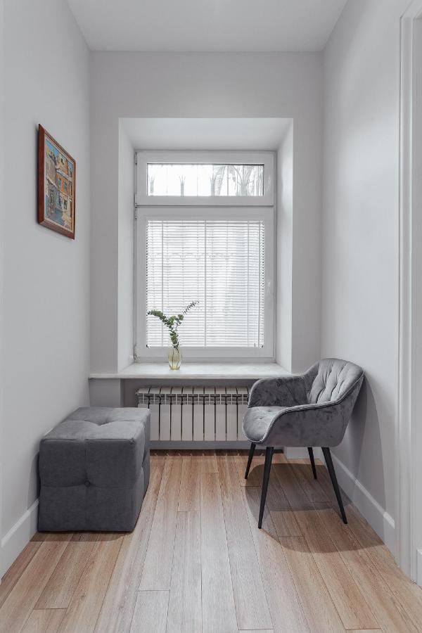 Apartment New! Luxury In The Center Of Overlooking Deribasovskaya Str. Price!