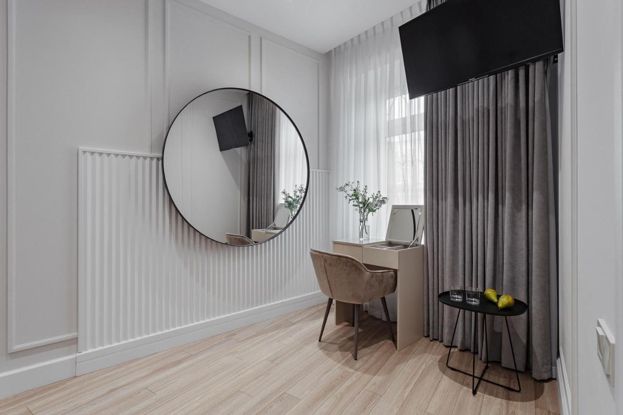 New! Luxury In The Center Of Overlooking Deribasovskaya Str. Price! Odessa