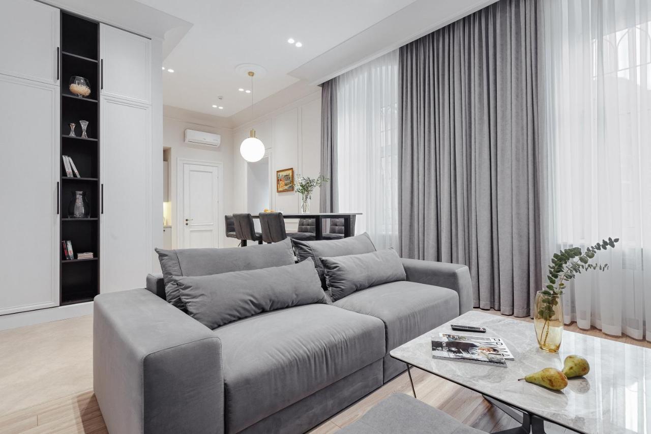 Apartment New! Luxury In The Center Of Overlooking Deribasovskaya Str. Price! Odesa
