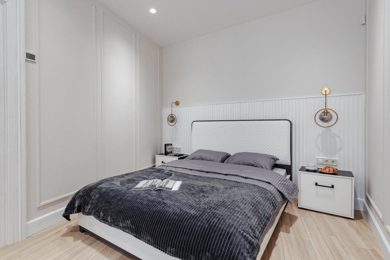 Apartment New! Luxury In The Center Of Overlooking Deribasovskaya Str. Price! *