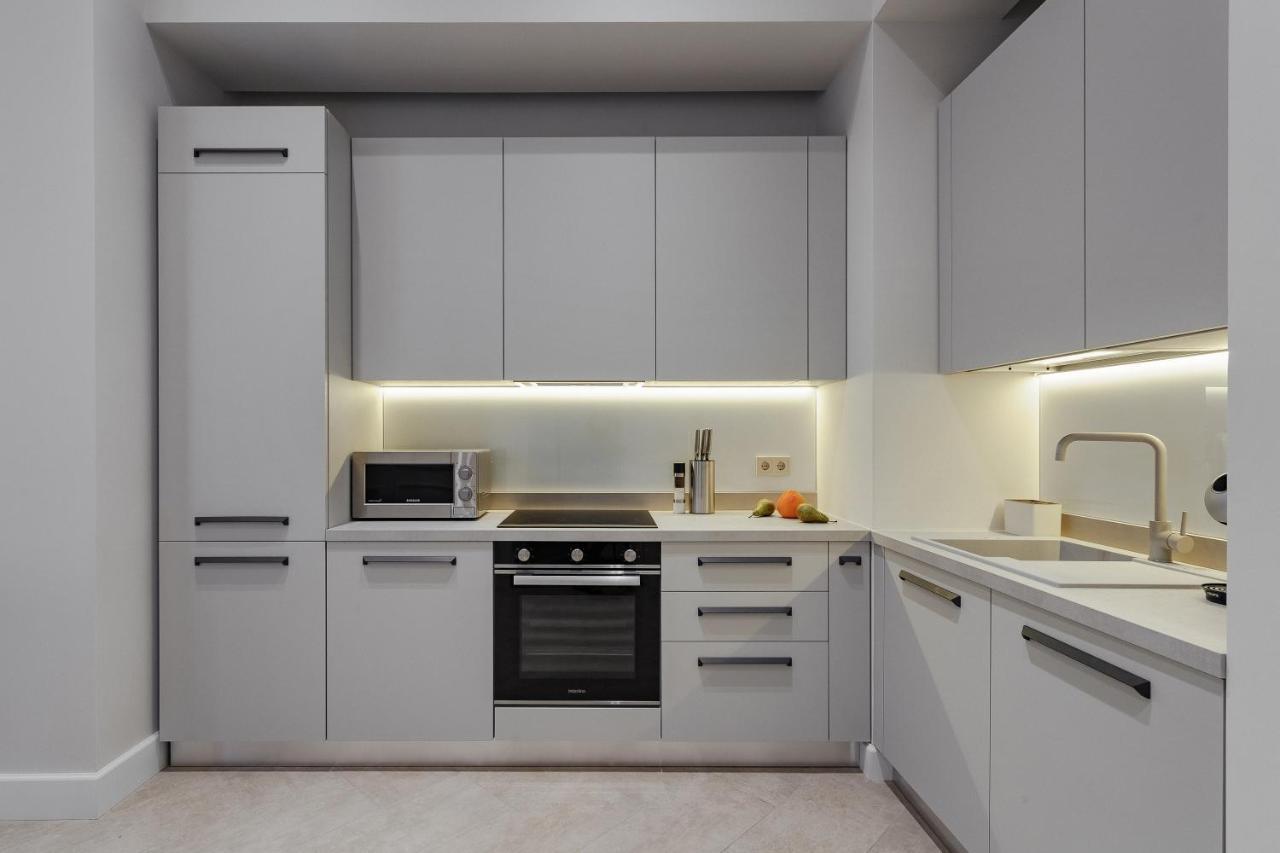 New! Luxury In The Center Of Overlooking Deribasovskaya Str. Price! Apartment
