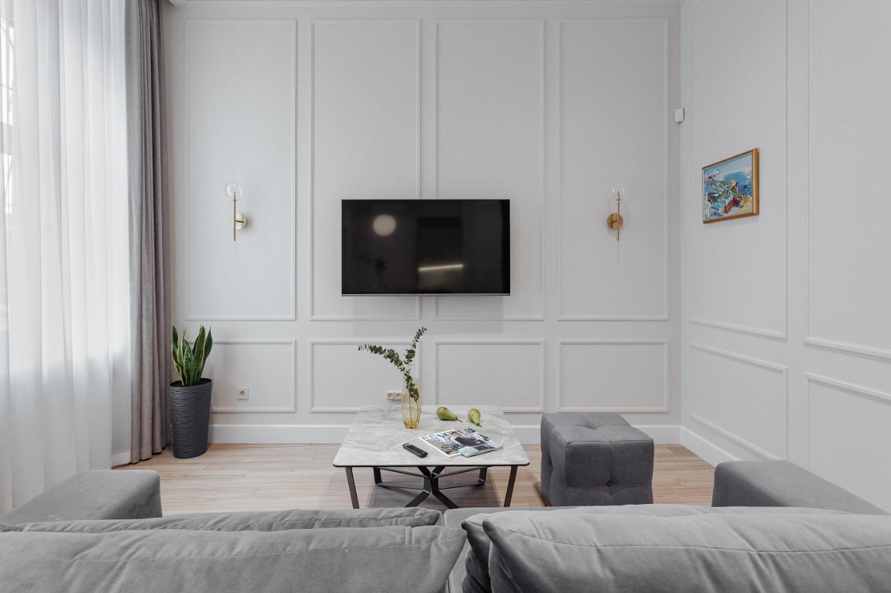 New! Luxury In The Center Of Overlooking Deribasovskaya Str. Price! *