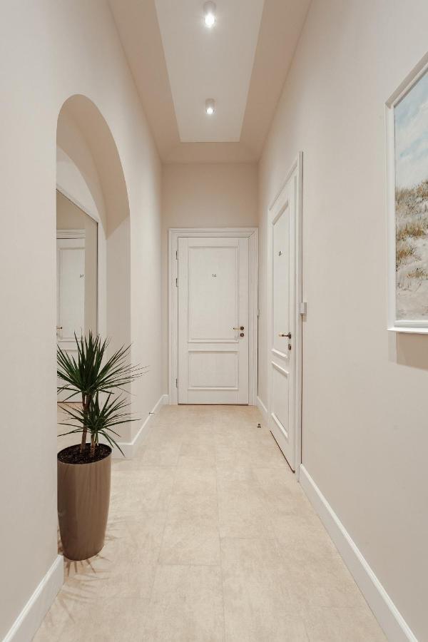 New! Luxury In The Center Of Overlooking Deribasovskaya Str. Price! Odessa