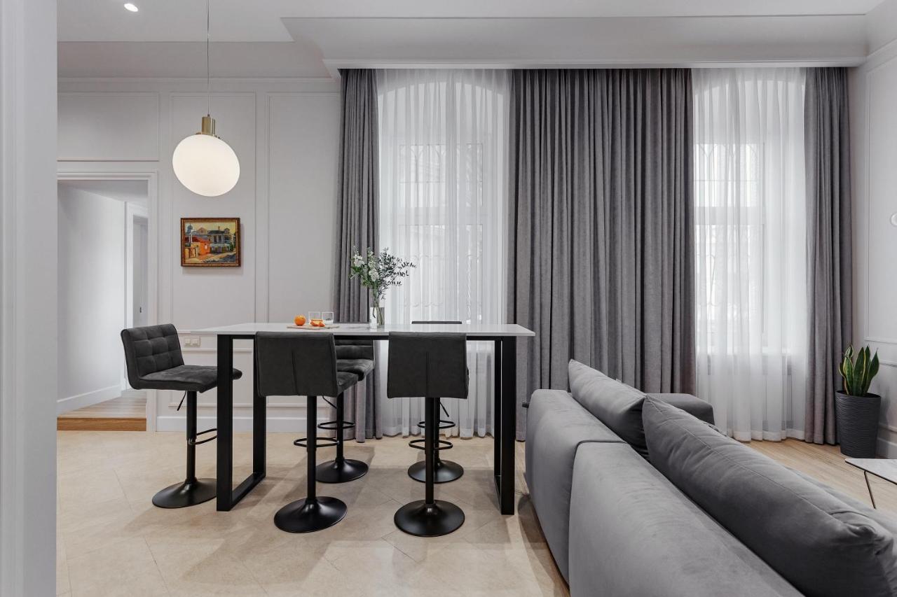 New! Luxury In The Center Of Overlooking Deribasovskaya Str. Price! Apartment Odessa
